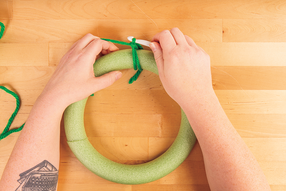 Covering a wreath form with yarn and crochet
